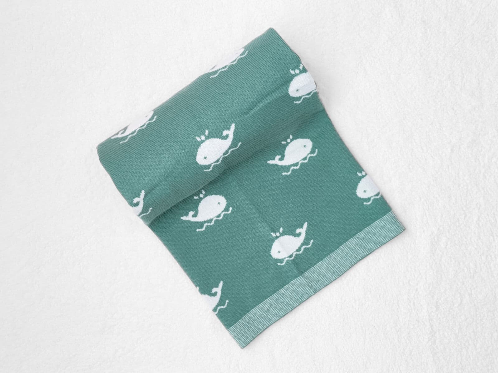 Kiwi Smoothie – green whale blanket