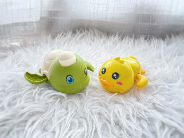 Turtle and duck swimming toy
