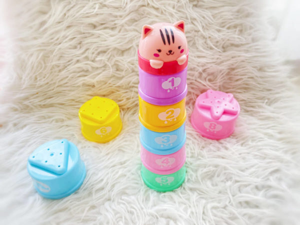 Colourful & fun stacking cups